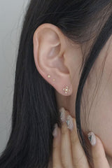 ต่างหูดอกไม้จิ๋ว 14k (2 แบบ) 21G