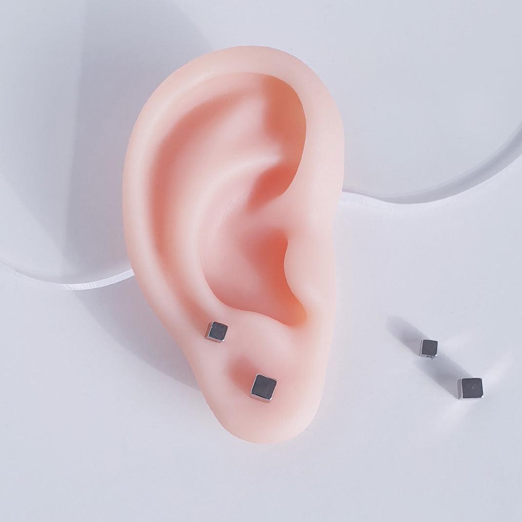 スクエア 四角 シンプルキューブ ピアッシング (2Color 2Size) - 4MiLi (フォーミリ)