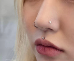 เจาะจมูกใส 20G วัสดุซิลิโคนอ่อนนุ่ม อ่อนโยนต่อรู (2 แบบ)