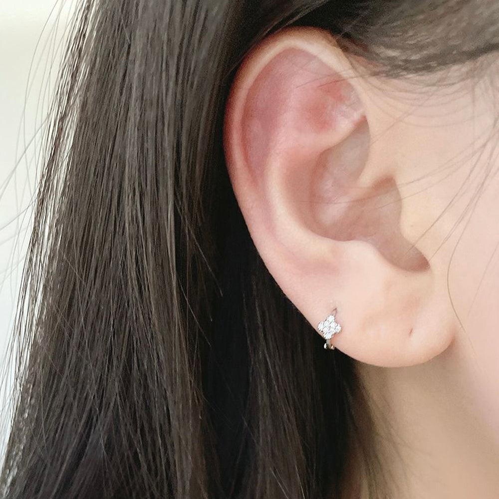 ミニ クローバー リングピアス 18G (1mm) - 4MiLi (フォーミリ)