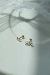 14k knotted ribbon piercing 21G