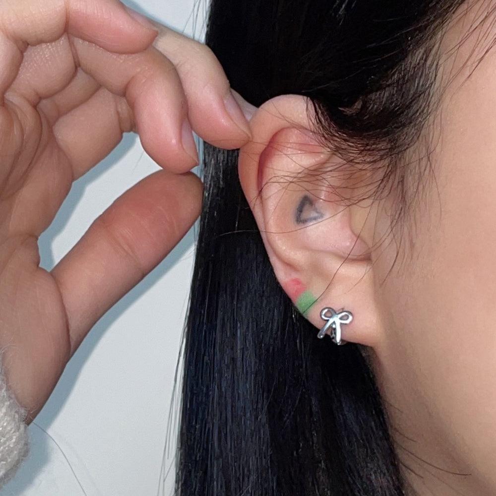 フラット リボン ワンタッチ リング ピアス - 4MiLi (フォーミリ)