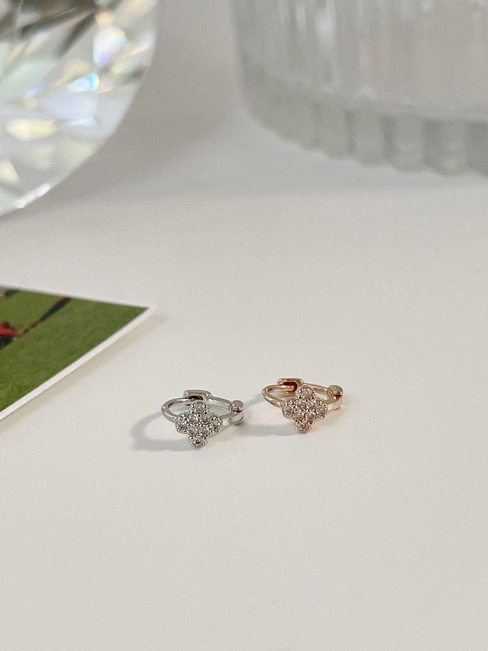 ミニ クローバー リングピアス 18G (1mm) - 4MiLi (フォーミリ)