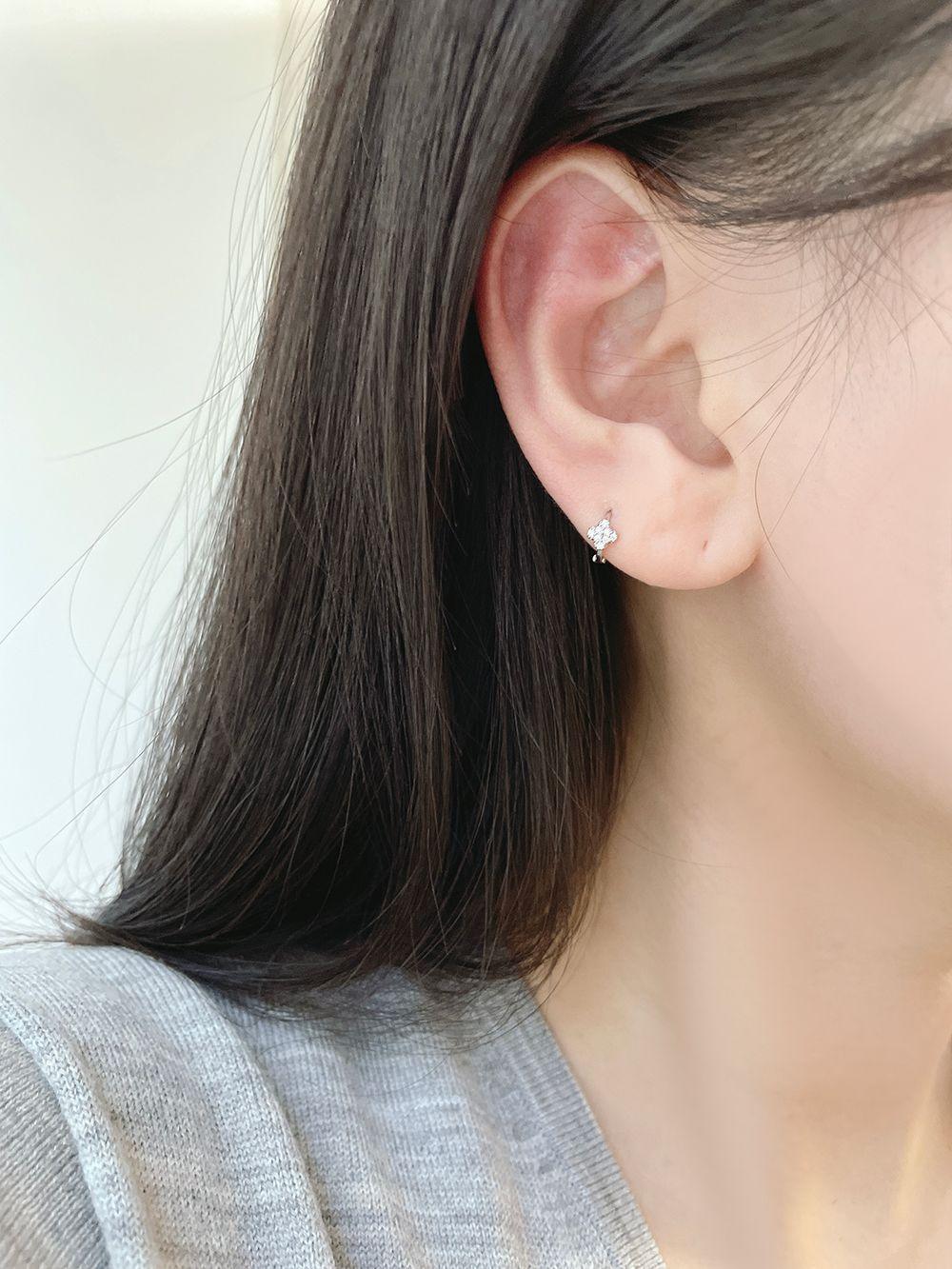 ミニ クローバー リングピアス 18G (1mm) - 4MiLi (フォーミリ)