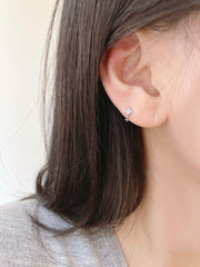 ミニ クローバー リングピアス 18G (1mm) - 4MiLi (フォーミリ)