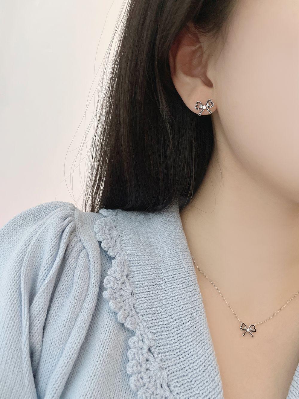 ブラック キュービック リボン ネックレス (2Color) - 4MiLi (フォーミリ)