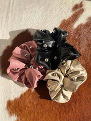 シルバーボール ポイント レザー スクランチ シュシュ(3color) - 4MiLi (フォーミリ)