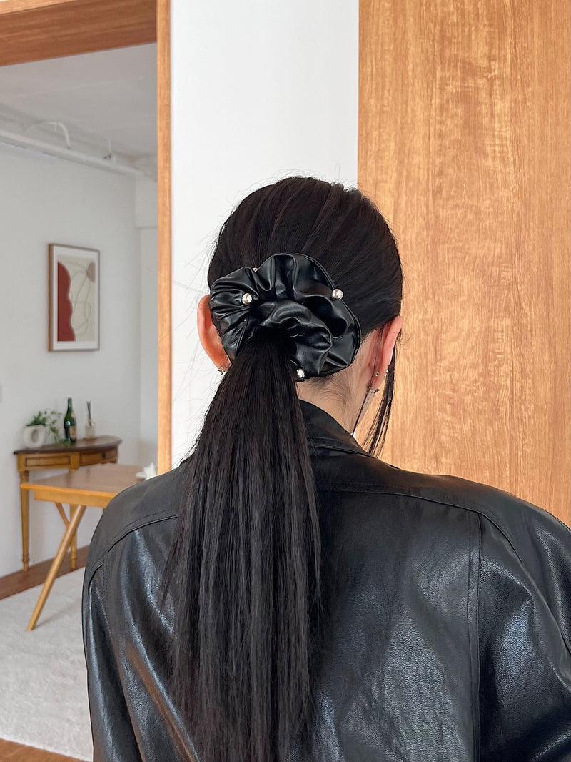 シルバーボール ポイント レザー スクランチ シュシュ(3color) - 4MiLi (フォーミリ)