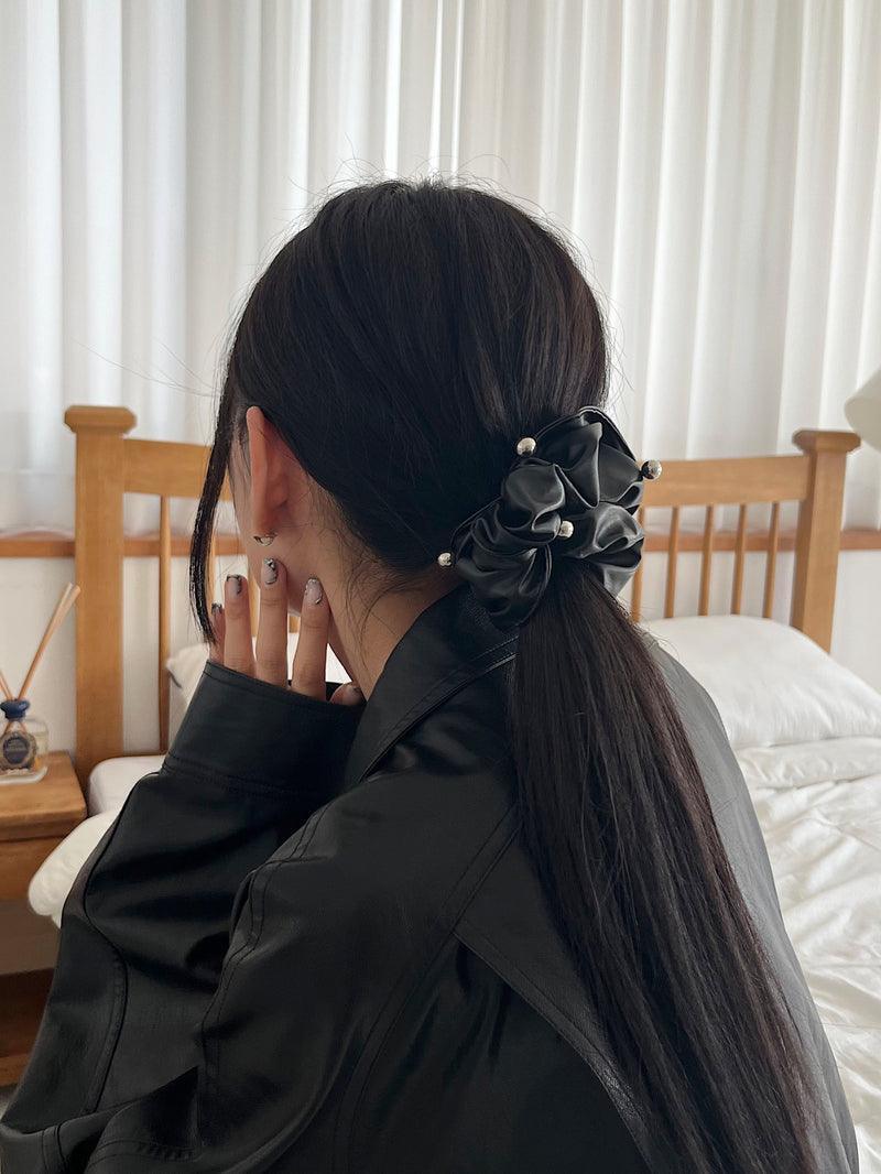 シルバーボール ポイント レザー スクランチ シュシュ(3color) - 4MiLi (フォーミリ)