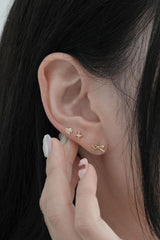 14k knotted ribbon piercing 21G