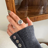 ブラック スパイラルモチーフ リング 渦巻き 指輪 個性派 個性派アクセサリー 指輪