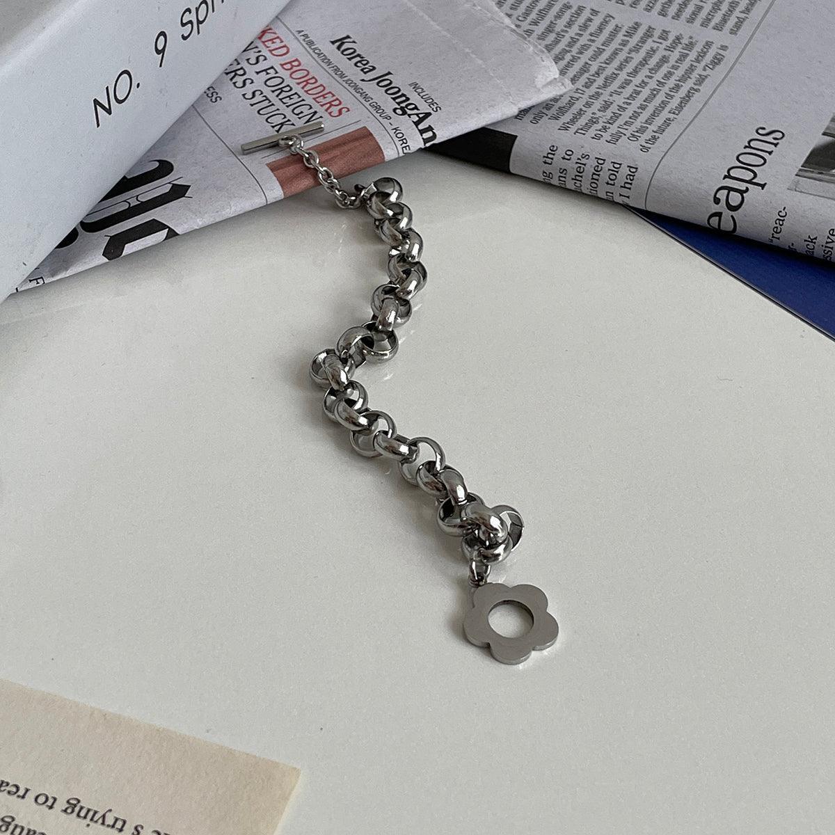 8ミリ花トグルバーブレスレット Bracelet 10000won 