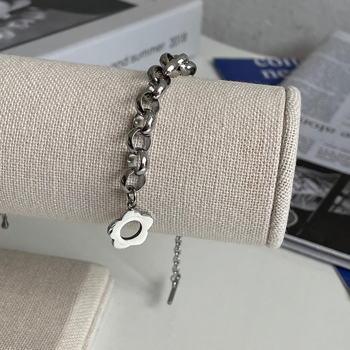 8ミリ花トグルバーブレスレット Bracelet 10000won 