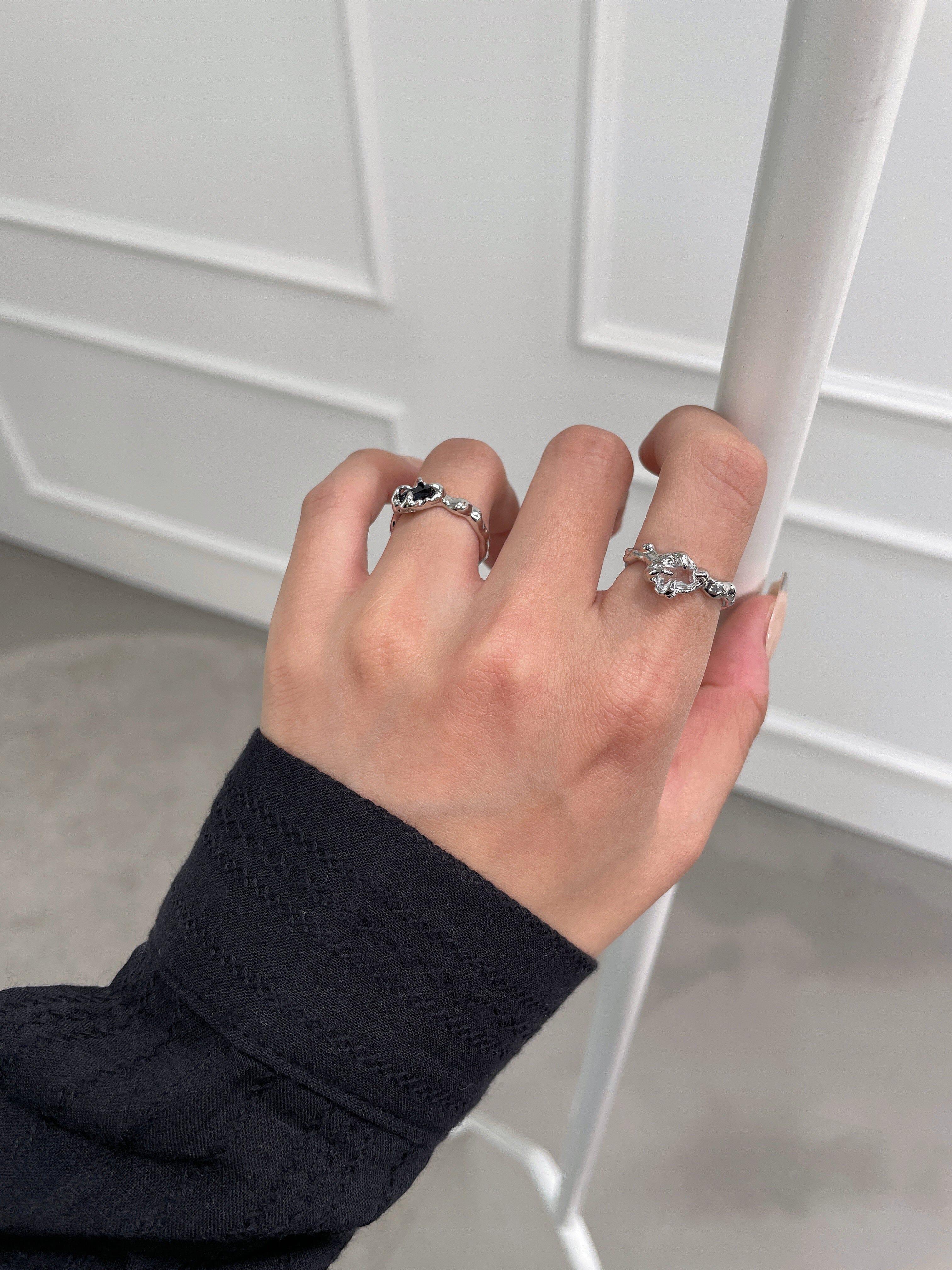 アイスクリスタル ブラック キュービック ウェーブリング ring oh-kim