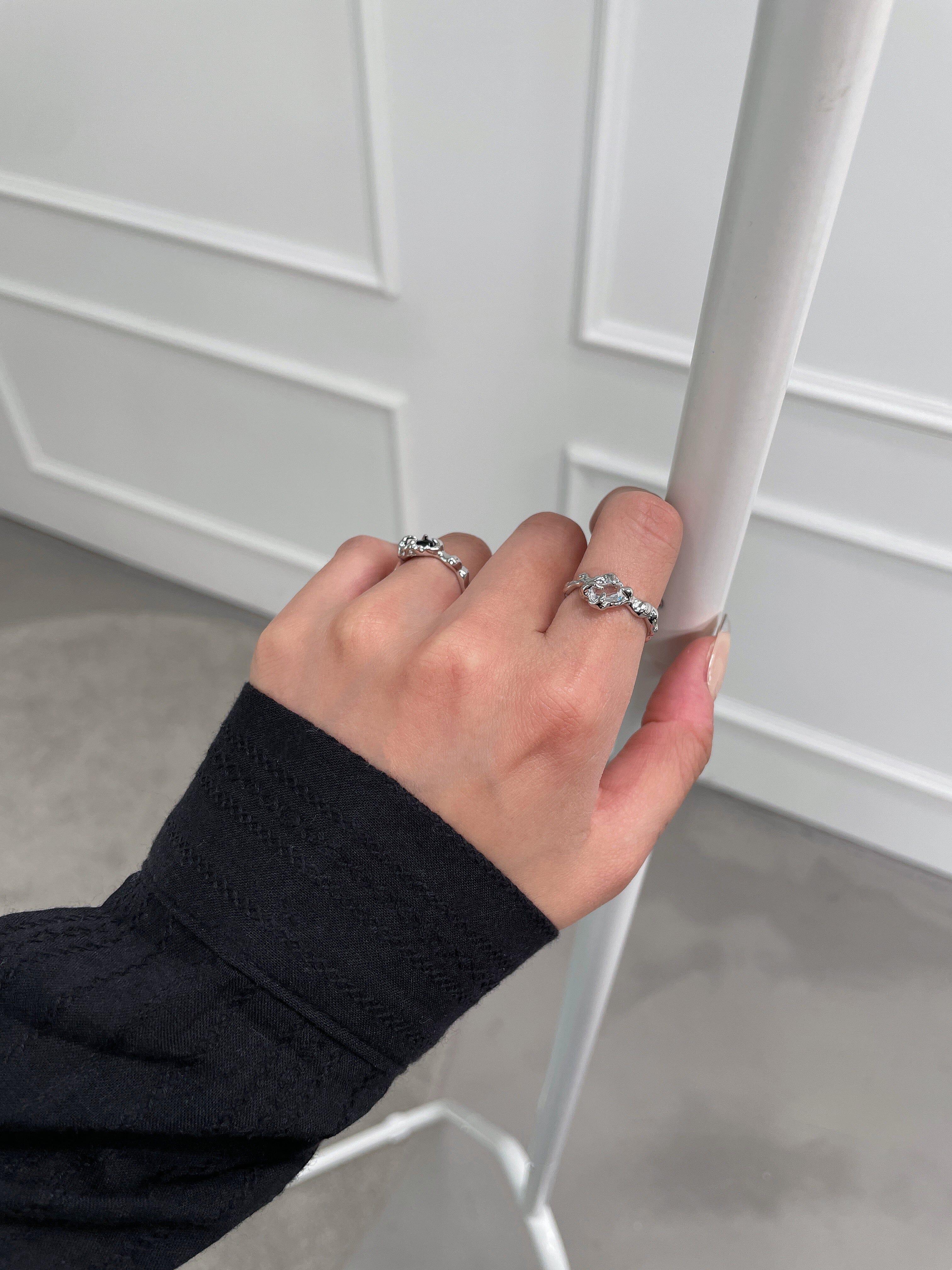 アイスクリスタル ブラック キュービック ウェーブリング ring oh-kim