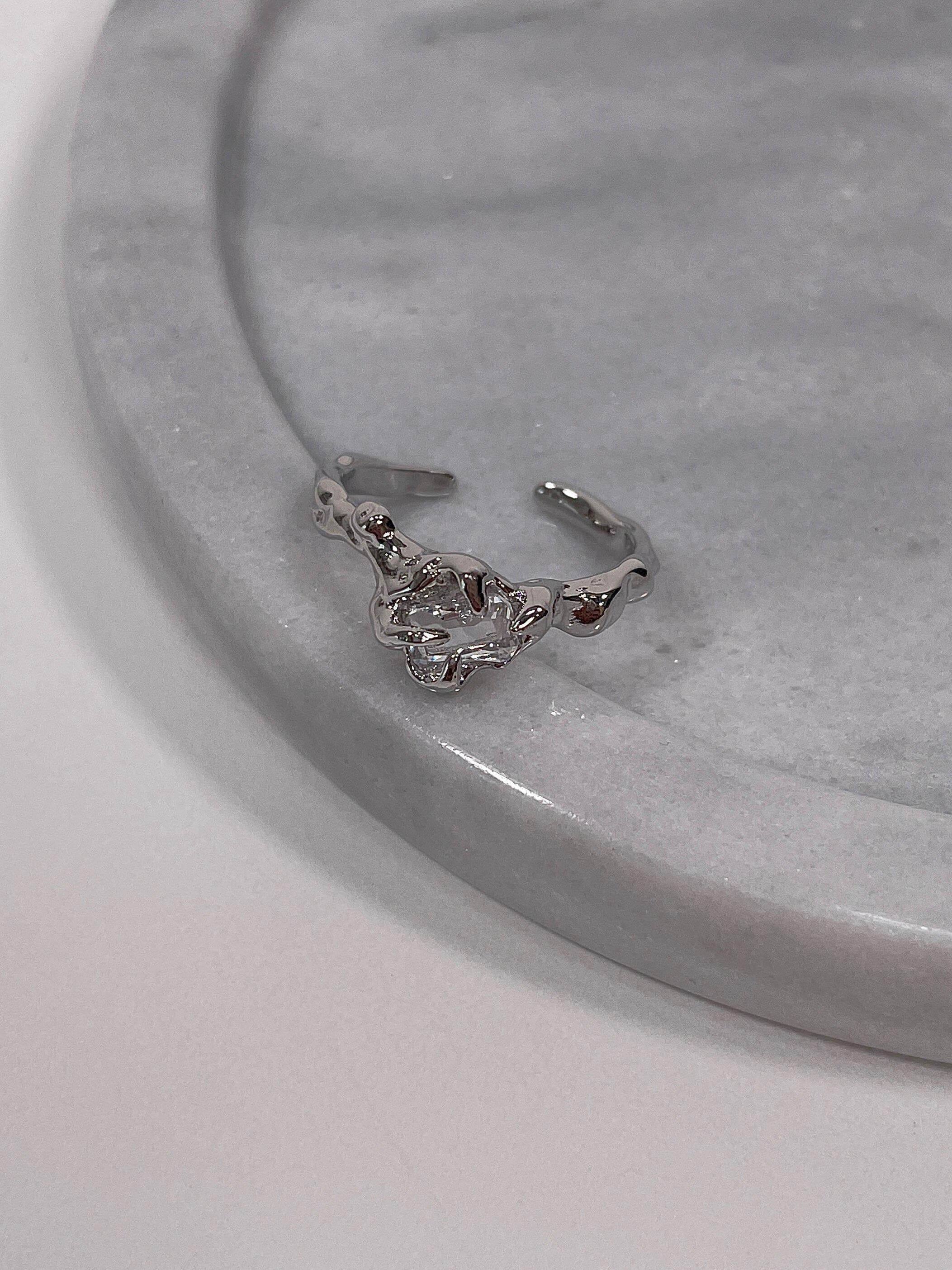 アイスクリスタル ブラック キュービック ウェーブリング ring oh-kim