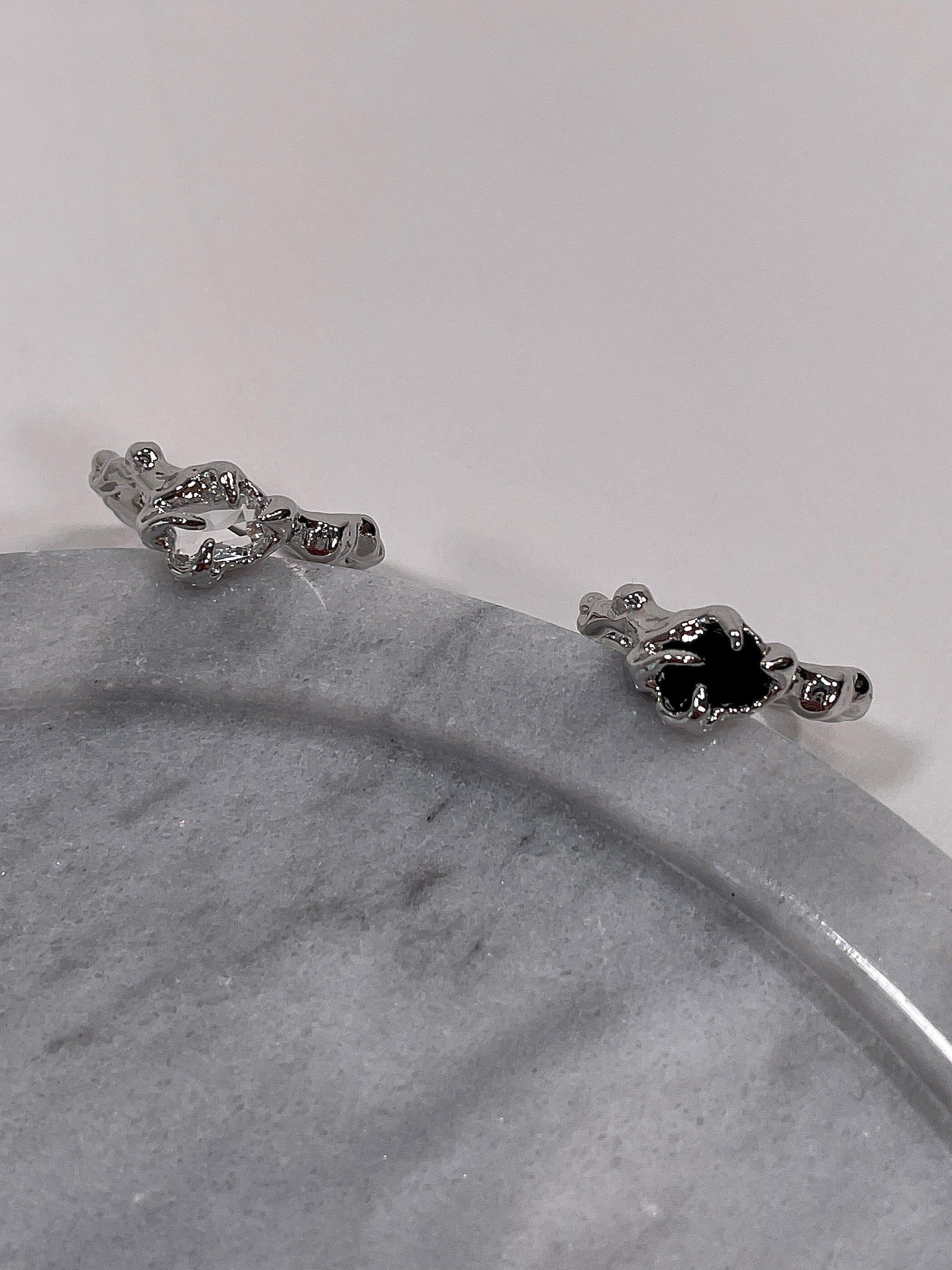 アイスクリスタル ブラック キュービック ウェーブリング ring oh-kim