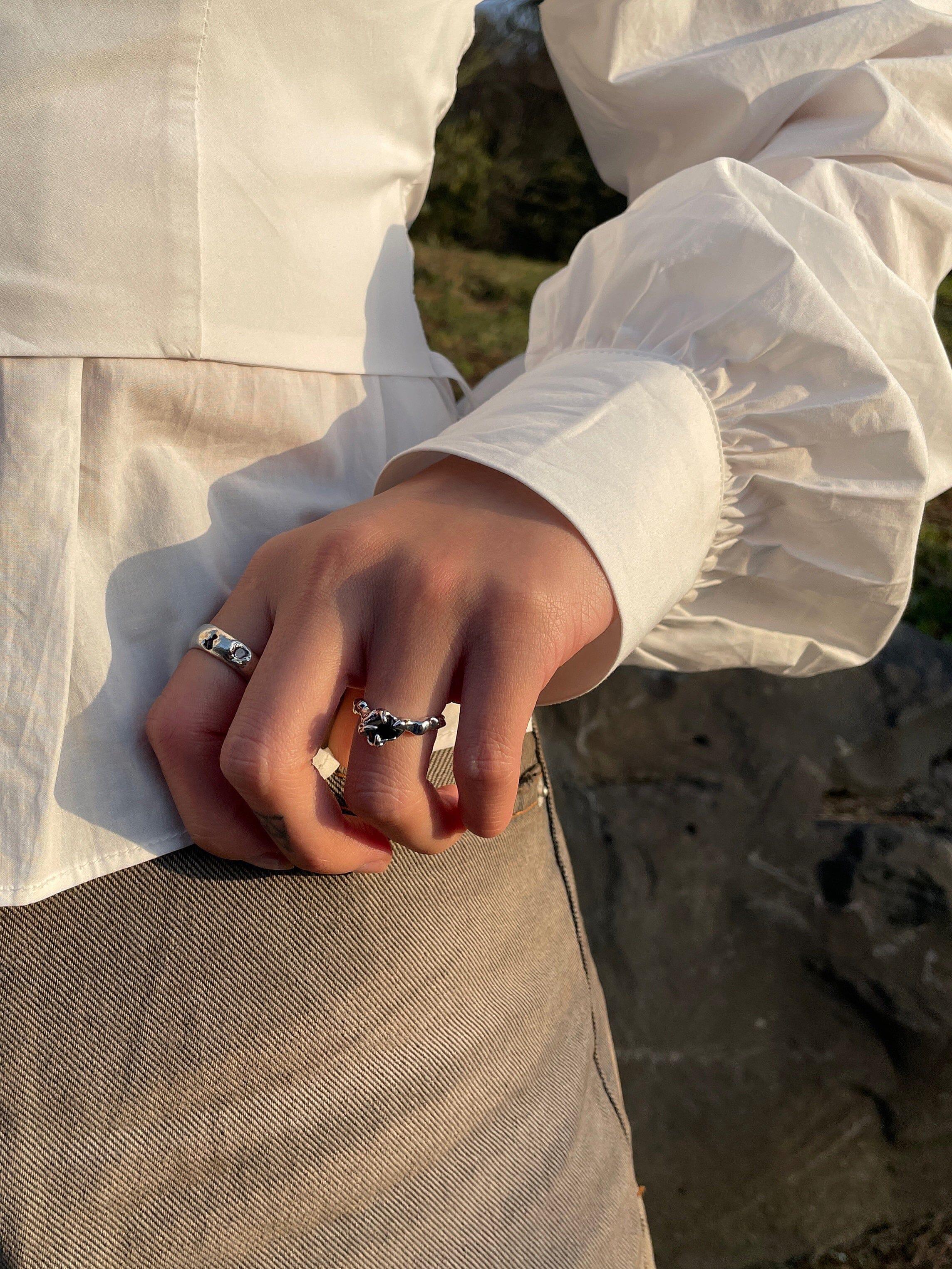 アイスクリスタル ブラック キュービック ウェーブリング ring oh-kim