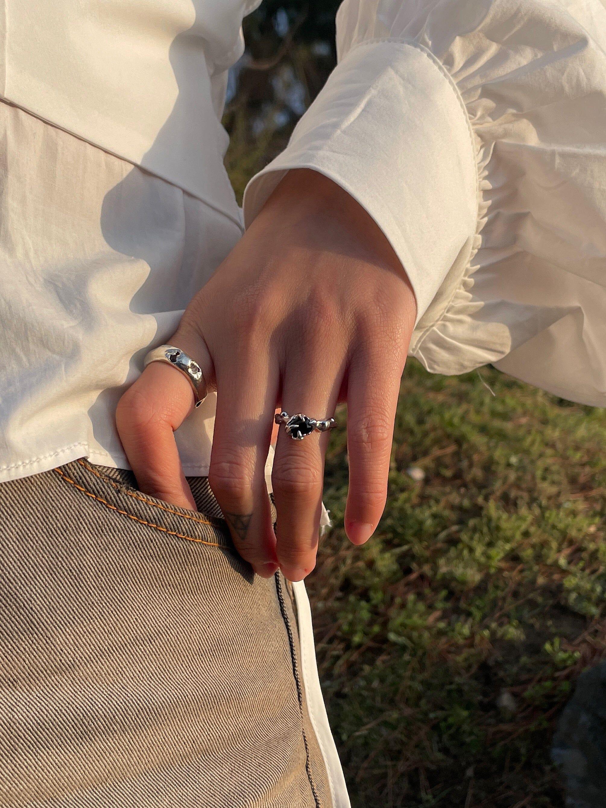 アイスクリスタル ブラック キュービック ウェーブリング ring oh-kim