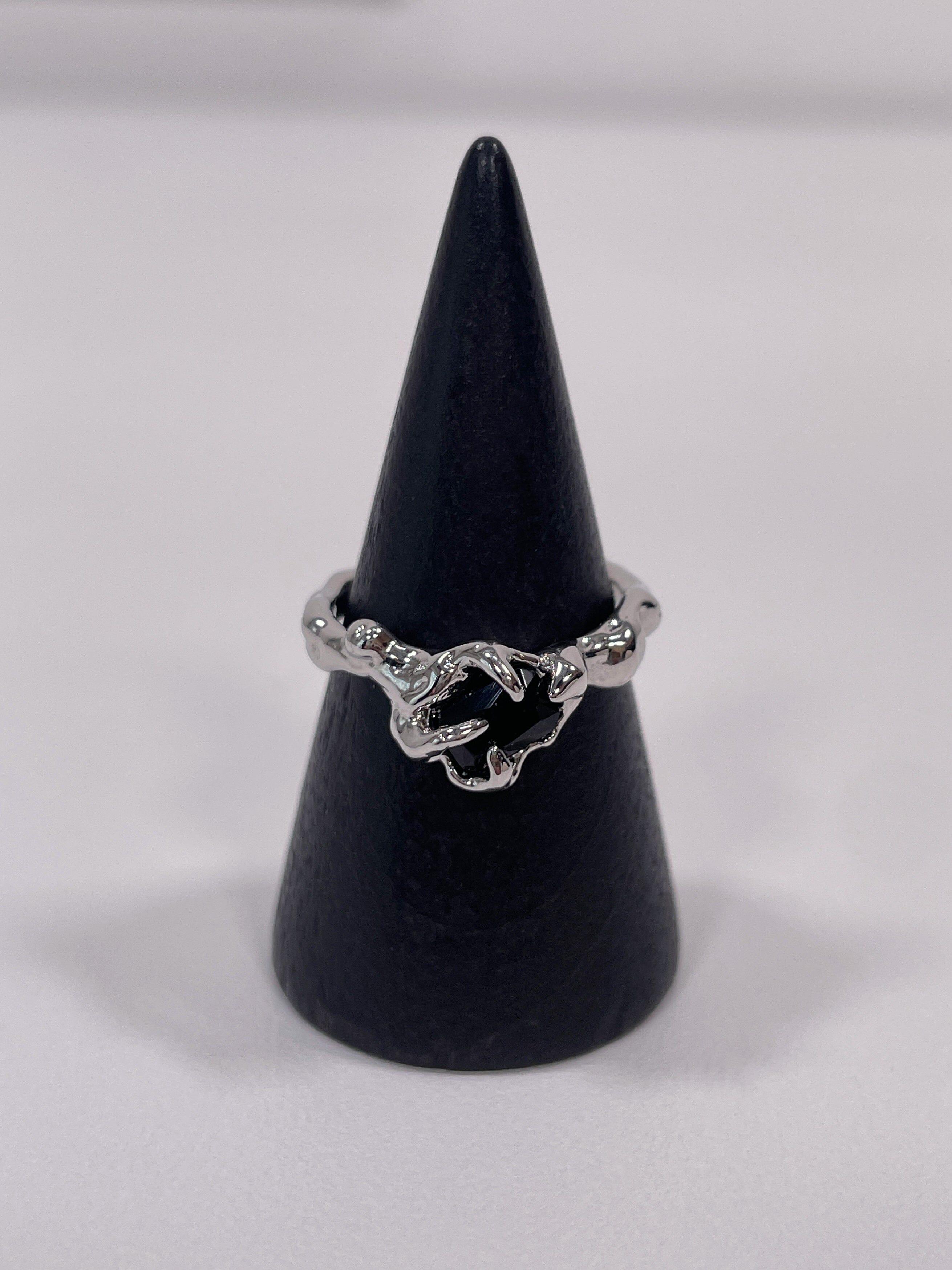 アイスクリスタル ブラック キュービック ウェーブリング ring oh-kim