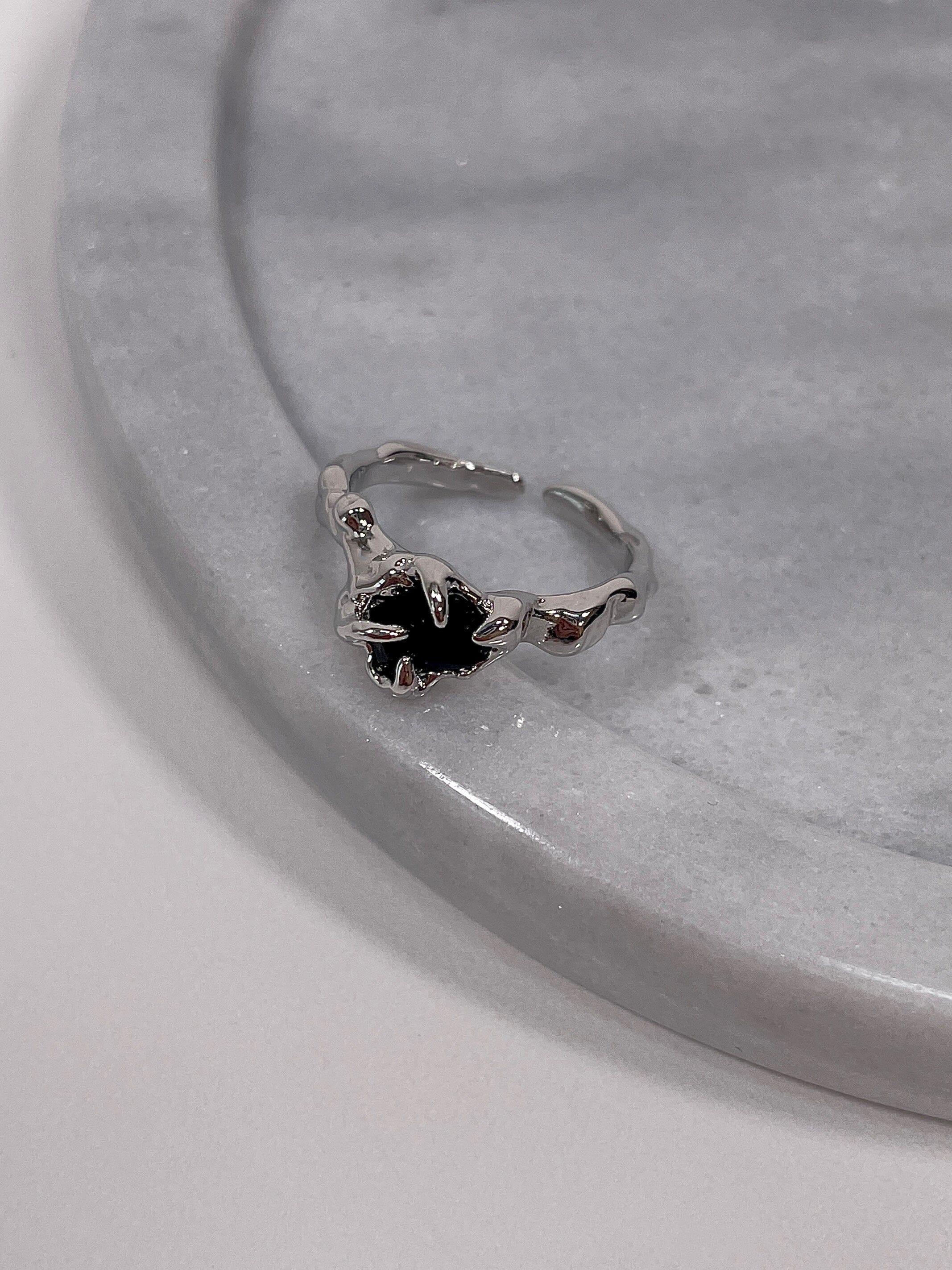 アイスクリスタル ブラック キュービック ウェーブリング ring oh-kim