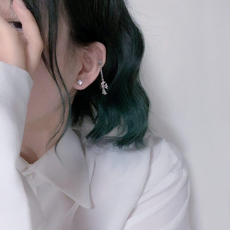 アンティーク クロス チェーン ドロップ ピアッシング Piercing from lizzy