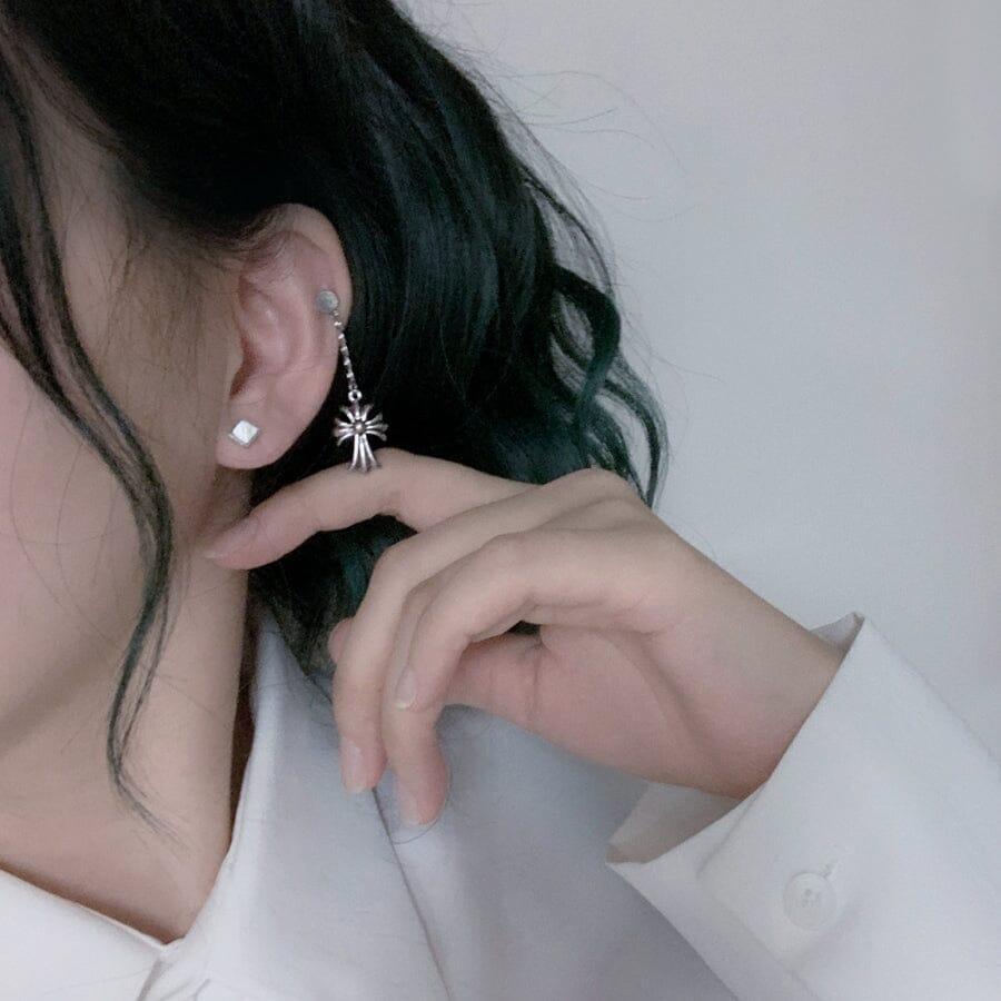 アンティーク クロス チェーン ドロップ ピアッシング Piercing from lizzy
