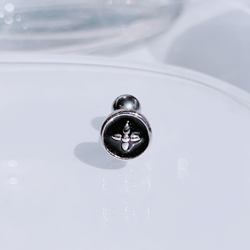 ブラック ラウンド サークル クロス ボタン ピアッシング Piercing from lizzy