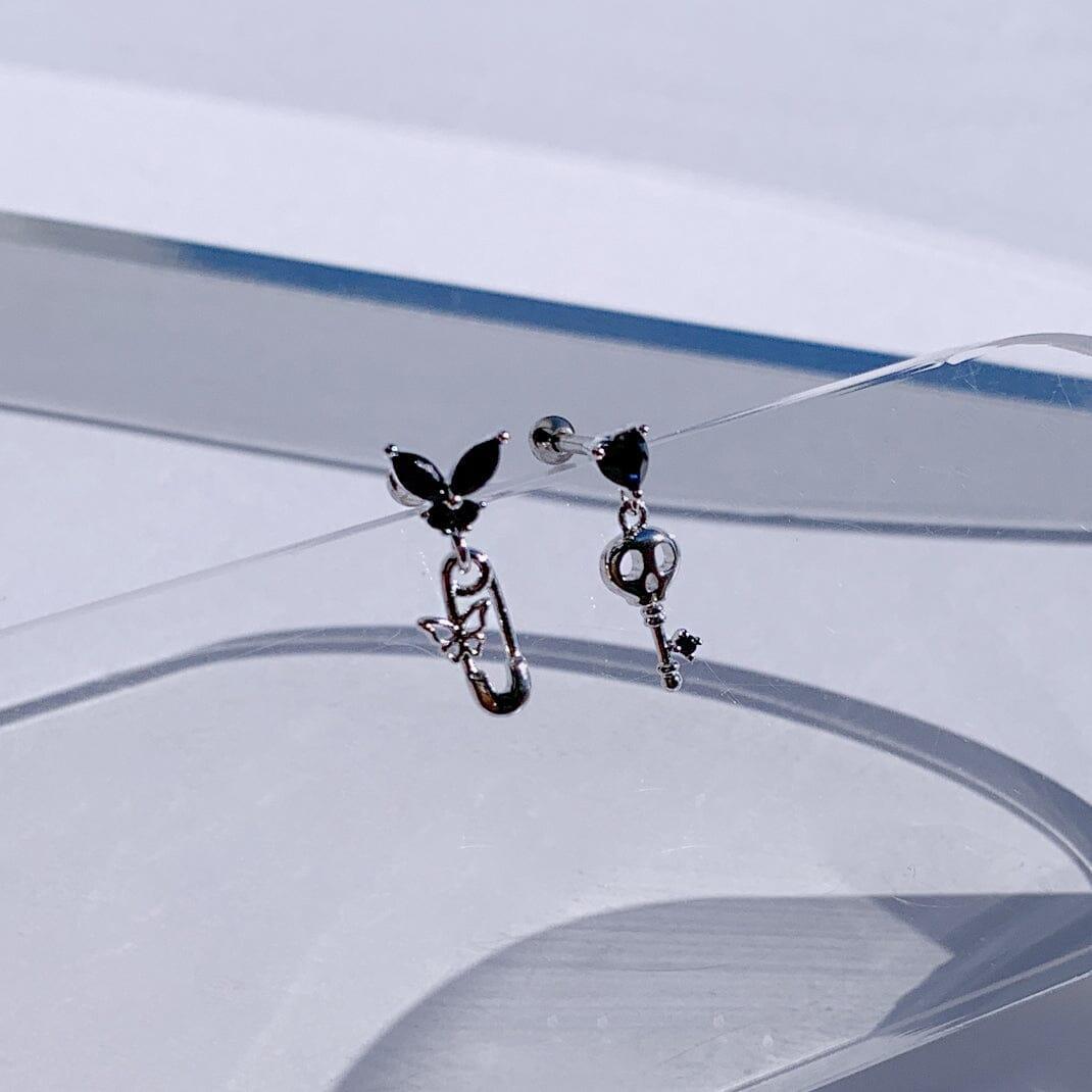 ブラックナイト 蝶々 ハート キュービック ショート ドロップ・ピアッシング Piercing from lizzy