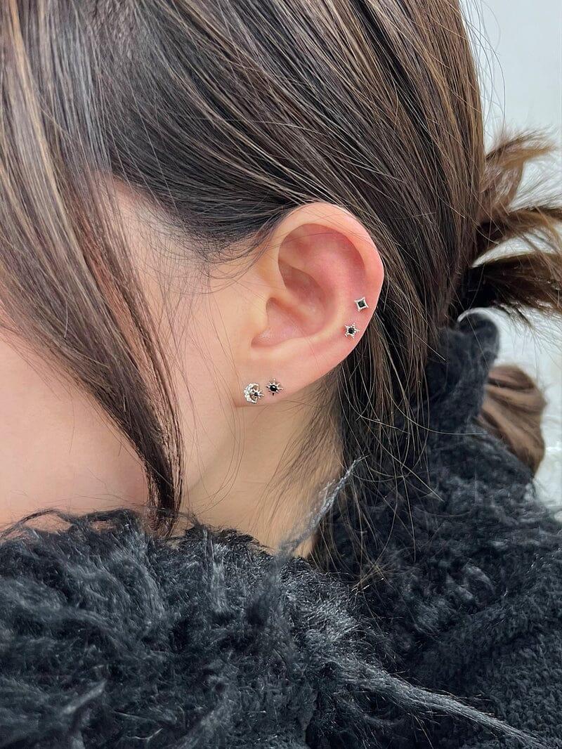 ブラック・スパークリング・ピアッシング Piercing younglong-seoul
