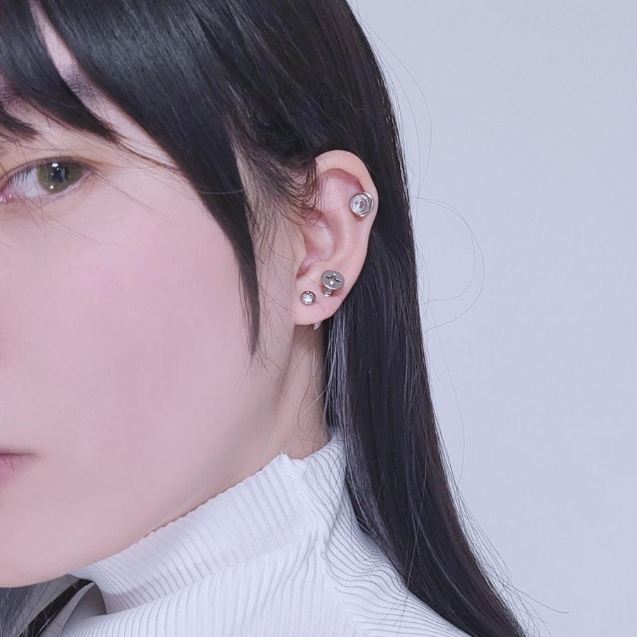 フェイクねじ ピアッシング Piercing from lizzy