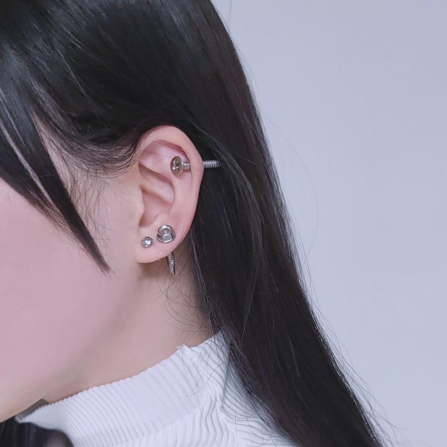 フェイクねじ ピアッシング Piercing from lizzy