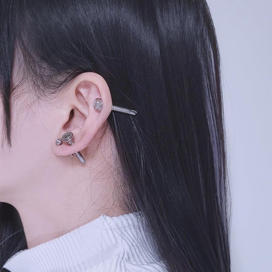 フェイクねじ ピアッシング Piercing from lizzy