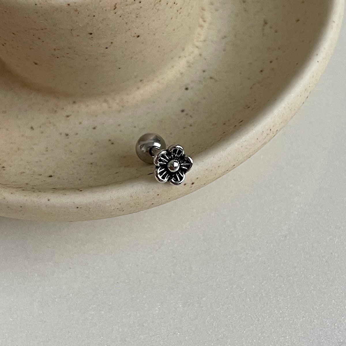 【即納】ブラック花ピアッシング Piercing 10000won