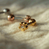 丸々と輝くキュービックの花 ピアッシング Piercing 10000won