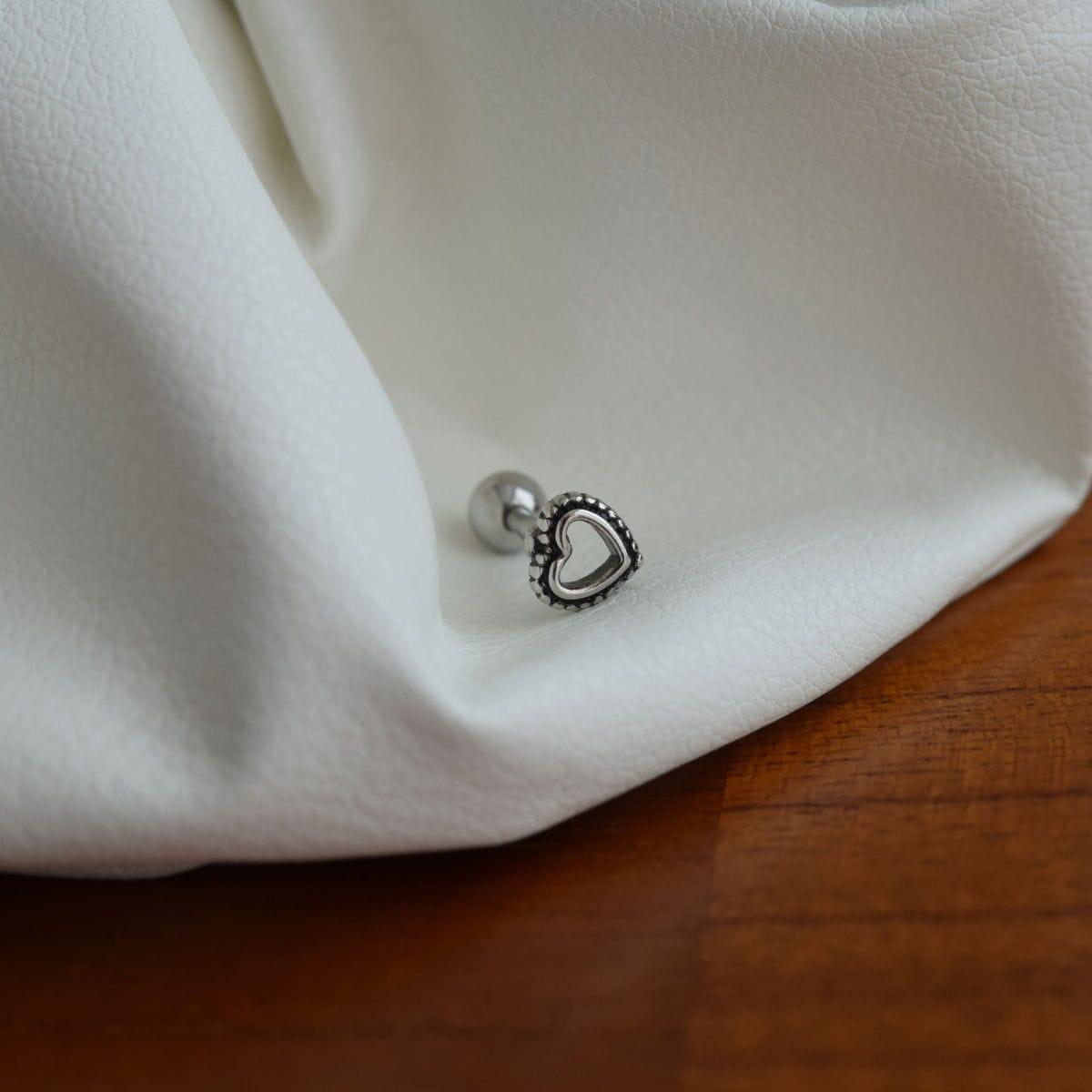 油絵ポイントハートラインピアッシング Piercing 10000won