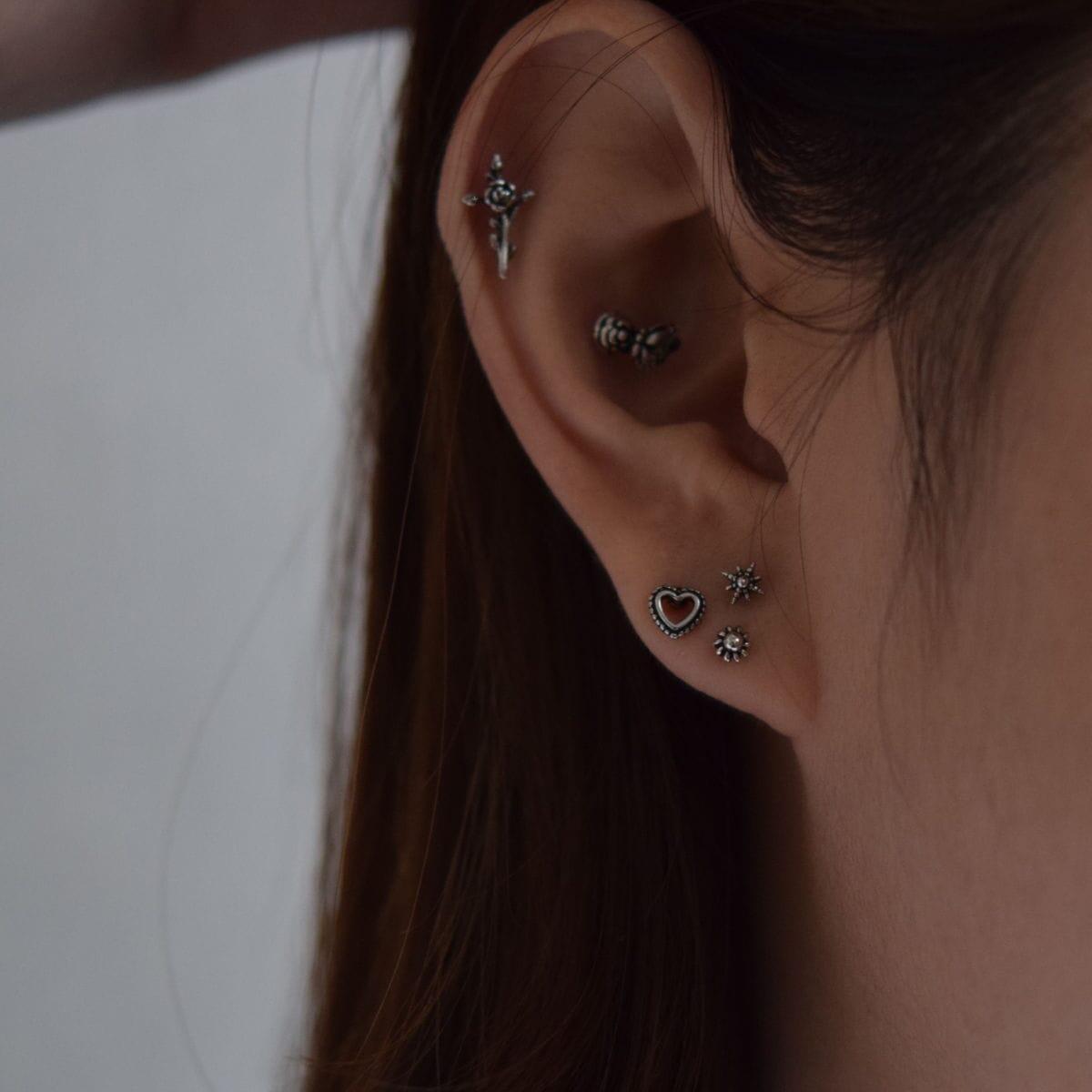 油絵ポイントハートラインピアッシング Piercing 10000won