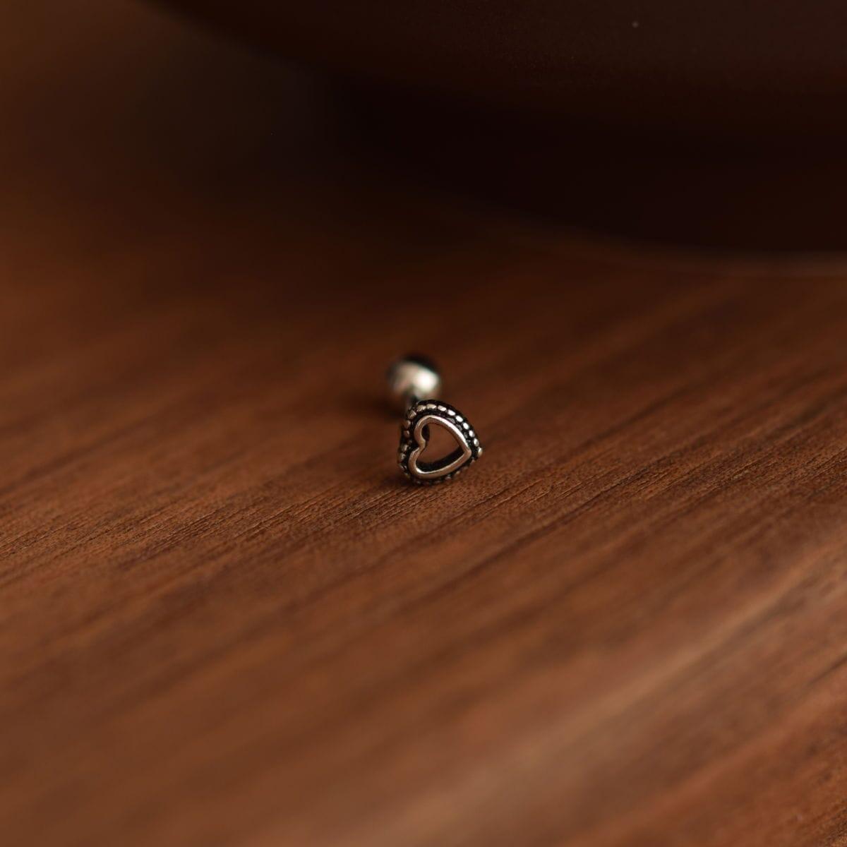 油絵ポイントハートラインピアッシング Piercing 10000won