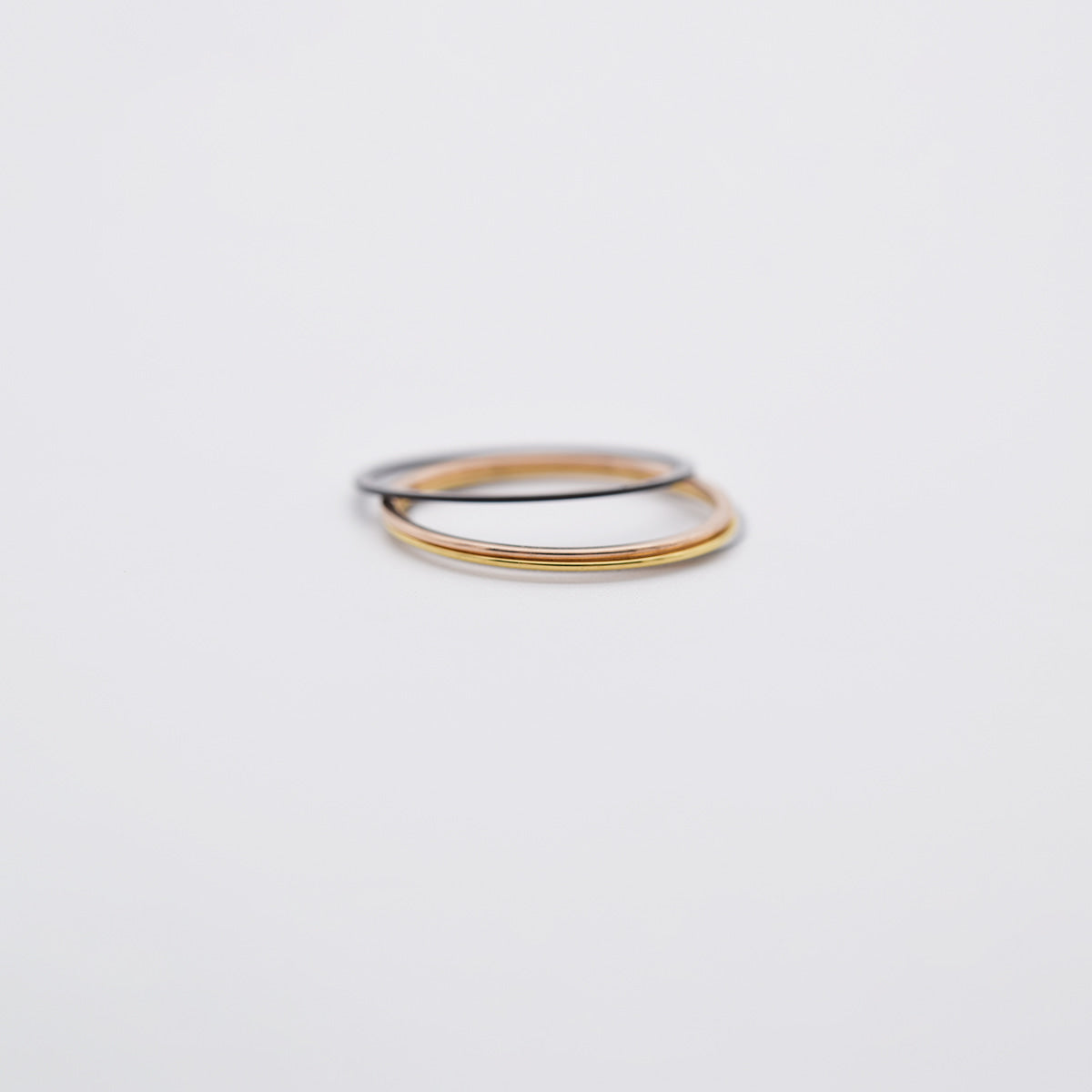 サージカル 0.5mm 極細リング 4色 重ね付け シンプル 指輪 シンプル レイヤード 指輪