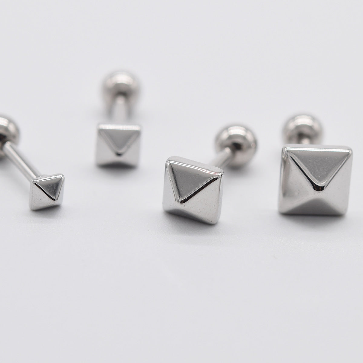 [全サージカル]スクエアスタッズ バーベルピアス 16G ピラミッドスタイル バーベルピアス 316L