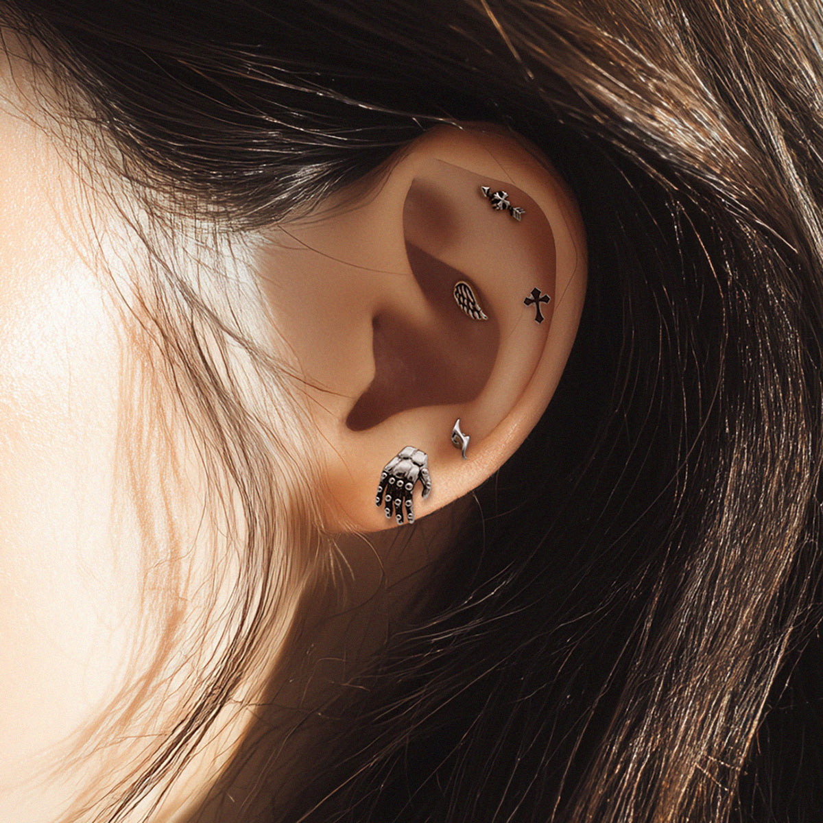 [サージカル]アンティーク風 ウィング ピアス 16G 羽根モチーフ 軟骨ピアス