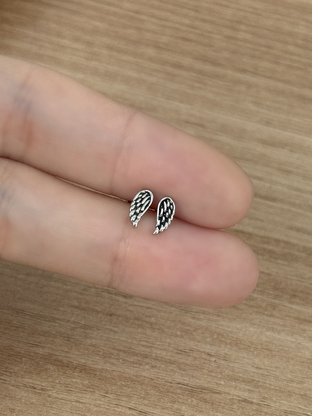 [サージカル]アンティーク風 ウィング ピアス 16G 羽根モチーフ 軟骨ピアス