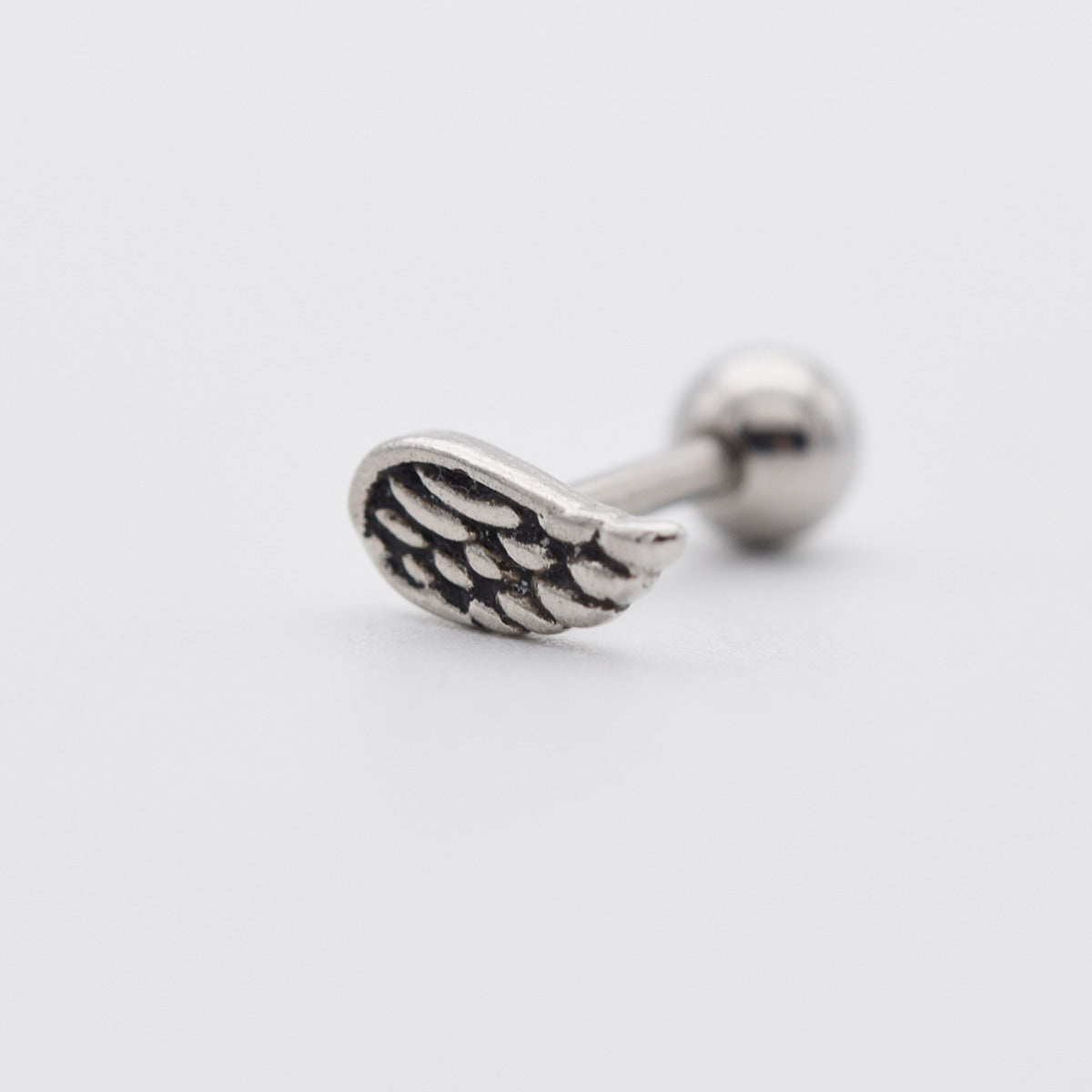 [サージカル]アンティーク風 ウィング ピアス 16G 羽根モチーフ 軟骨ピアス