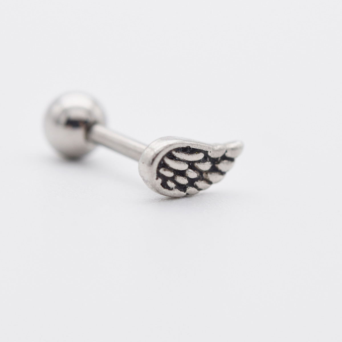 [サージカル]アンティーク風 ウィング ピアス 16G 羽根モチーフ 軟骨ピアス