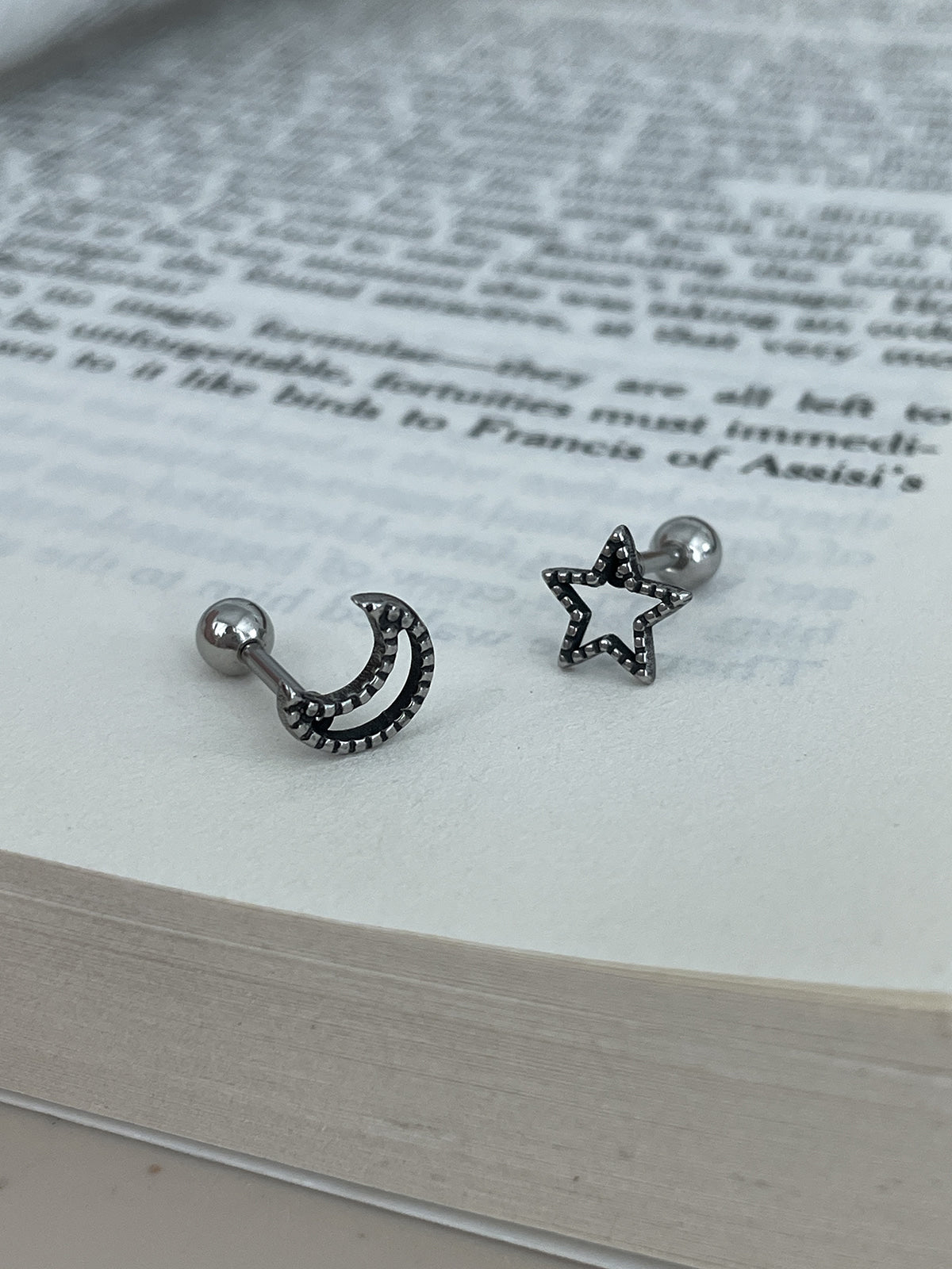 [サージカル]アンティークライン スター ムーン バーベルピアス 星 月 ボディピアス 16G 軟骨ピアス