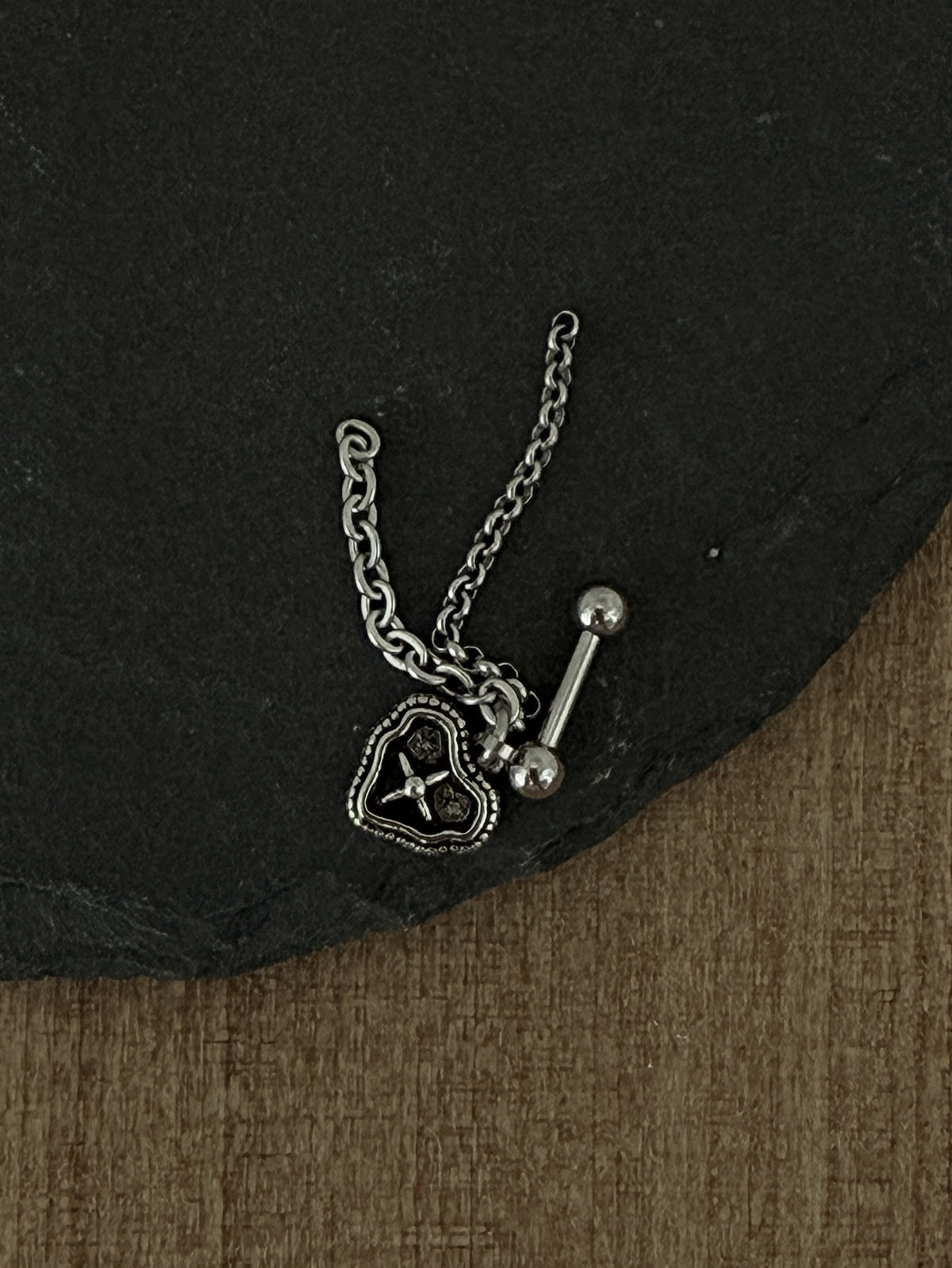 [サージカル]アンティーク クロスハート チェーンピアス ドロップ 2タイプ ボディピアス 16G 軟骨ピアス