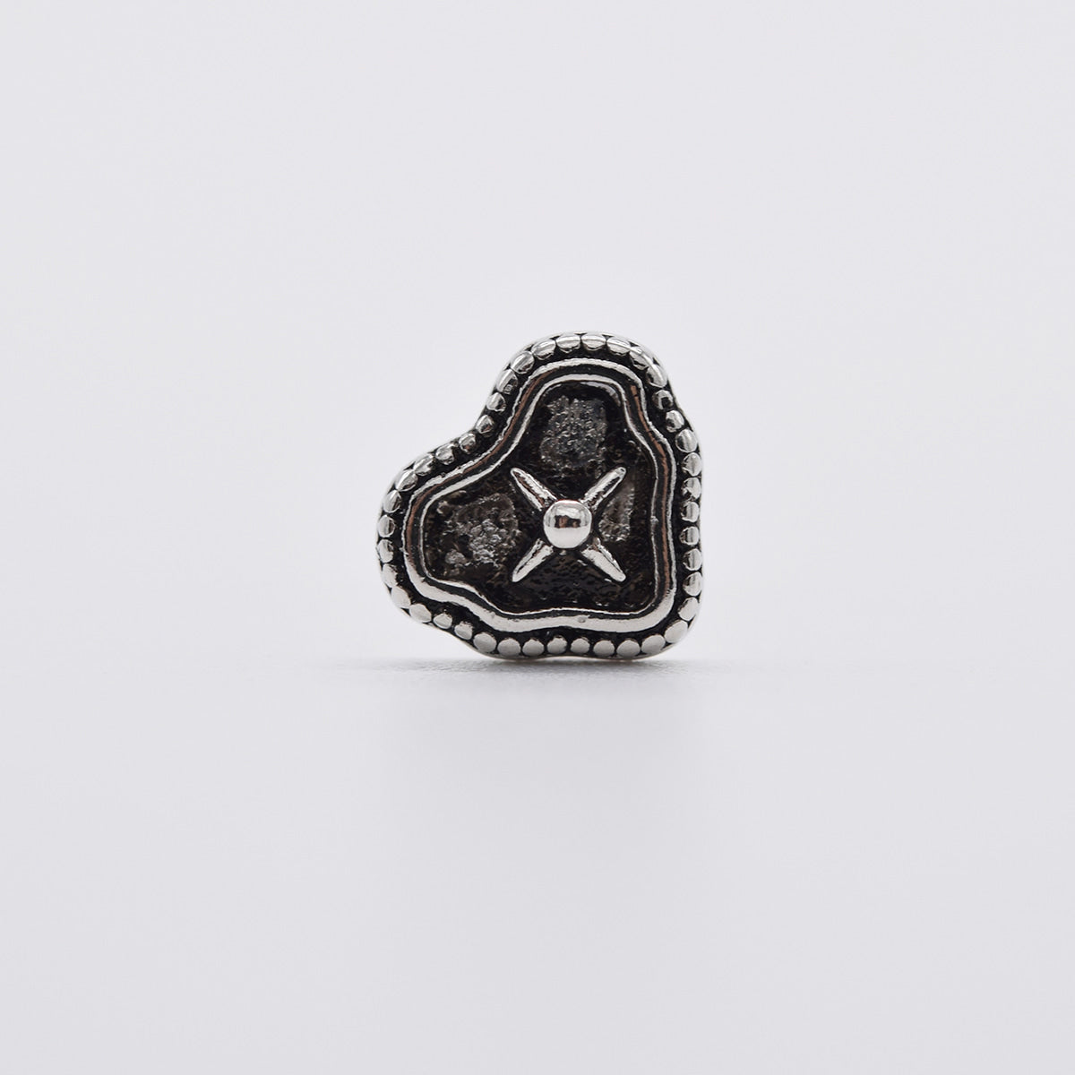 [サージカル]アンティーク クロスハート チェーンピアス ドロップ 2タイプ ボディピアス 16G 軟骨ピアス