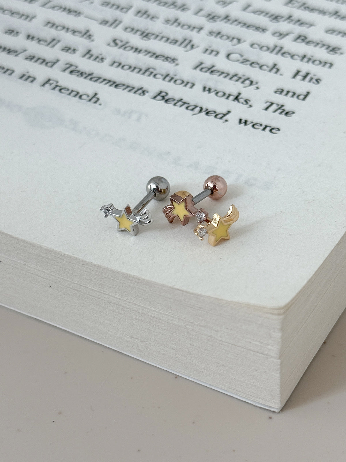 イエロー シューティングスター バーベルピアス (3Color) 16G ボディピアス キャッチ サージカルステンレス