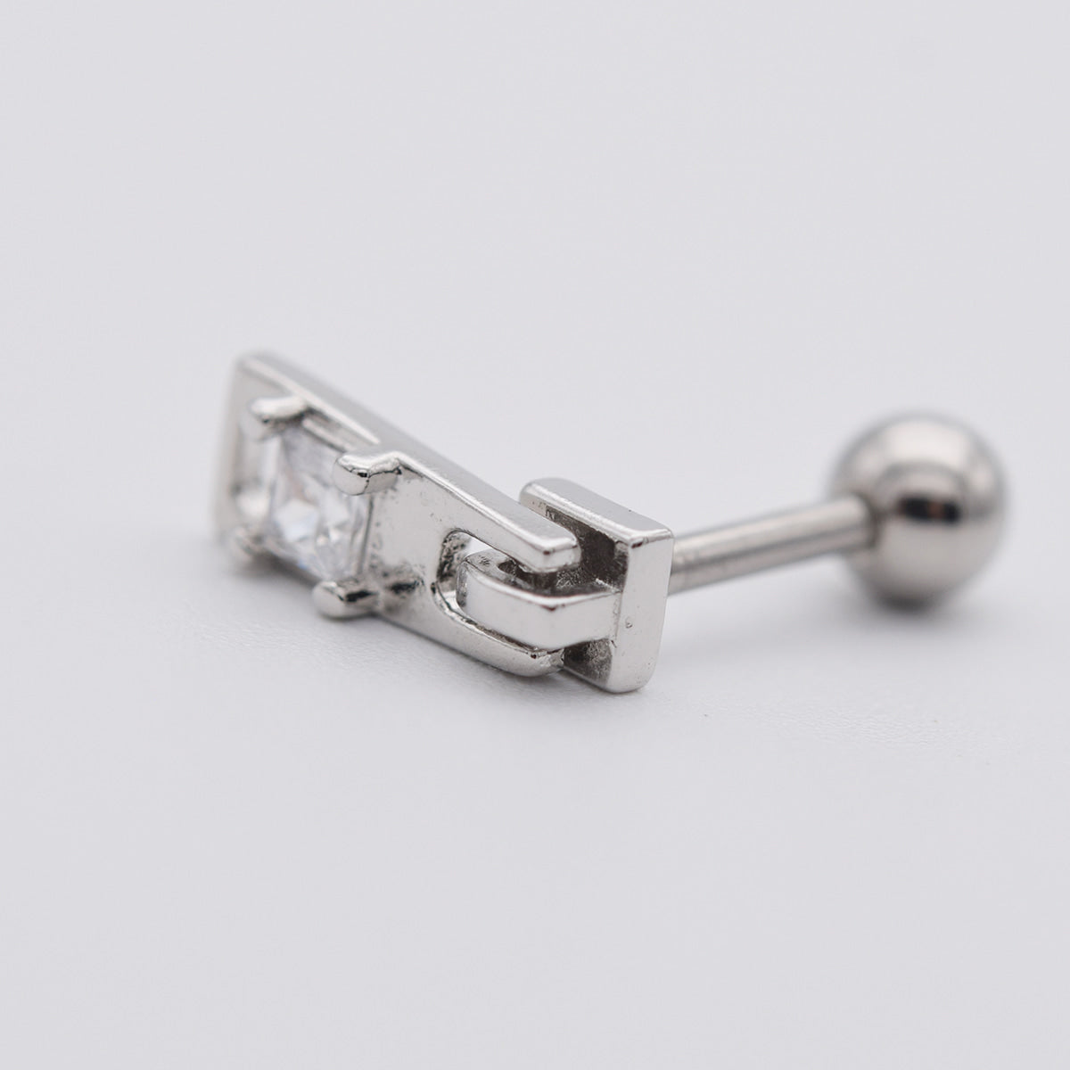 [4個セット]シルバーステッチ ジッパーピアス 16G サージカルステンレス アレルギー対応 軟骨ピアス ジッパー ファスナー ステッチ クロス 十字架 チェーン 安全ピン レイヤー