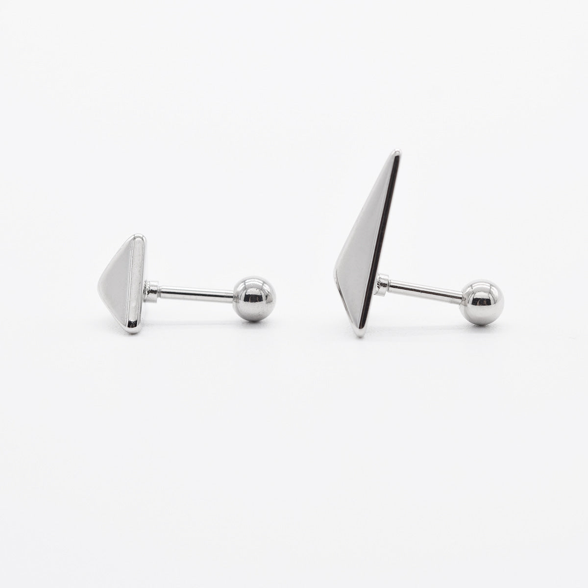 軟骨ピアス 16G ミニマル トライアングル スタッド バーベルピアス 2Type シャープ 立体トライアングル